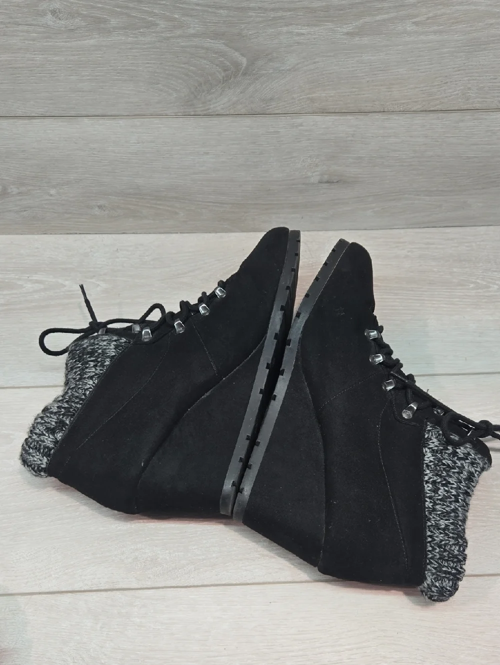 Bongo Women's Black Wedge Lace-Up Ankle Boots with Knit Cuff Shoes Sz 11